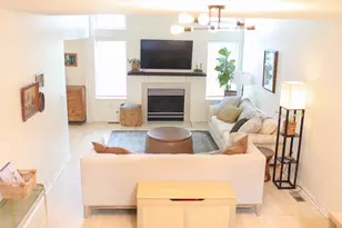2324 College Green Dr, Elgin, IL 60123 - Photo 4