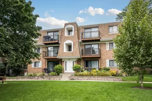 4136 Cove Ln, Glenview, IL 60025 - Photo 1
