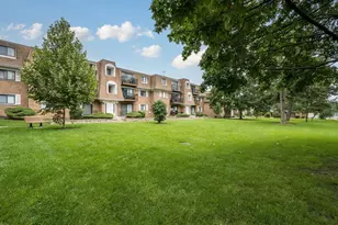 4136 Cove Ln, Glenview, IL 60025 - Photo 2