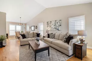 2317 Broadway Ln, Schaumburg, IL 60194 - Photo 6