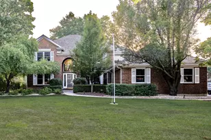 1422 Eagle Ridge Dr, Antioch, IL 60002 - Photo 2