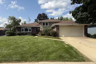 608 Gloria St, Lockport, IL 60441 - Photo 1