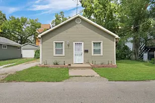 117 Roosevelt Ave, Wauconda, IL 60084 - Photo 1