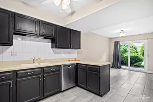87 Townsend Cir, Naperville, IL 60565 - Photo 8