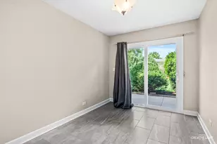 87 Townsend Cir, Naperville, IL 60565 - Photo 6