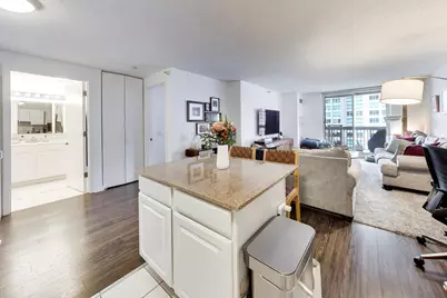 545 N Dearborn Street #1903, Chicago, IL 60654 - Photo 4