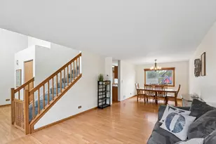 354 White Tail Dr, Hainesville, IL 60030 - Photo 4