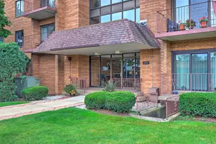 1717 W Crystal Ln, Mount Prospect, IL 60056 - Photo 1