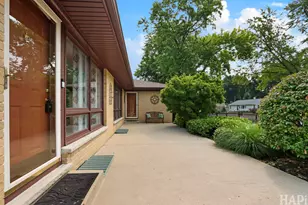 365 Woodland Dr, Grayslake, IL 60030 - Photo 4