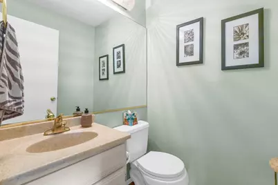563 N Woodfield Trail, Roselle, IL 60172 - Photo 16