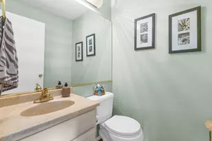 563 N Woodfield Trail, Roselle, IL 60172 - Photo 16