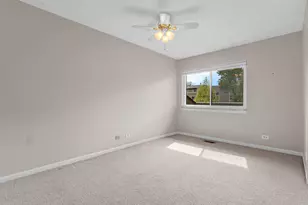 563 N Woodfield Trail, Roselle, IL 60172 - Photo 22