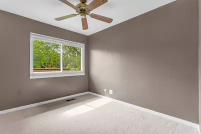 563 N Woodfield Trail, Roselle, IL 60172 - Photo 20