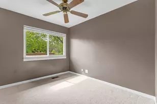 563 N Woodfield Trail, Roselle, IL 60172 - Photo 20