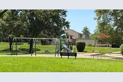 563 N Woodfield Trail, Roselle, IL 60172 - Photo 40