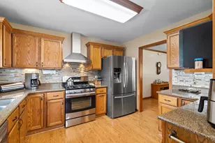 606 E Edgelawn Dr, Plano, IL 60545 - Photo 10