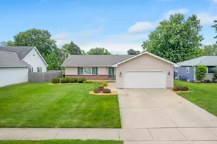 606 E Edgelawn Dr, Plano, IL 60545 - Photo 1