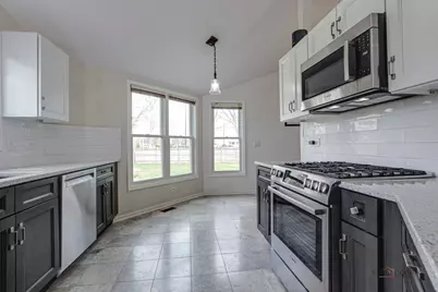212 Willow Parkway, Buffalo Grove, IL 60089 - Photo 10
