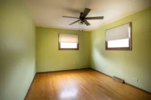 936 Estes St, Gurnee, IL 60031 - Photo 10