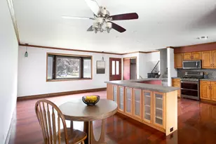 936 Estes St, Gurnee, IL 60031 - Photo 4
