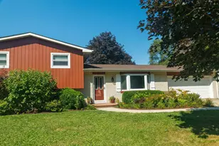 936 Estes St, Gurnee, IL 60031 - Photo 2