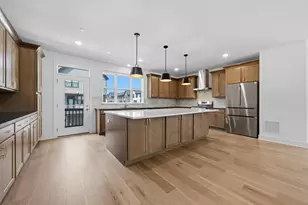 8367 Mulberry Ave, Morton Grove, IL 60053 - Photo 4