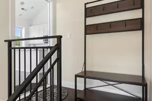 5945 N Campbell Ave, Chicago, IL 60659 - Photo 2