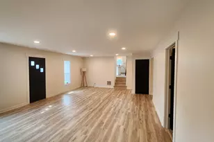 7749 Lyman Ave, Darien, IL 60561 - Photo 8