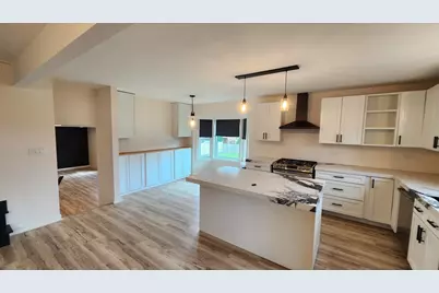 7749 Lyman Avenue, Darien, IL 60561 - Photo 6