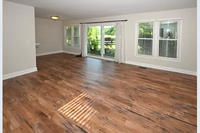 230 University Lane, Elk Grove Village, IL 60007 - Photo 4