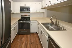 230 University Ln, Elk Grove Village, IL 60007 - Photo 10