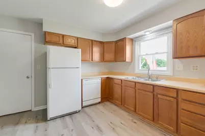 901 Hampton Court, McHenry, IL 60050 - Photo 4