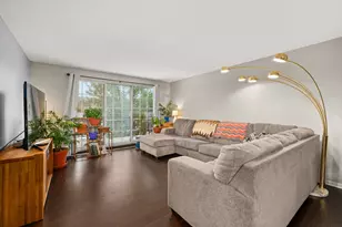 1060 N Farnsworth Ave, Aurora, IL 60505 - Photo 10