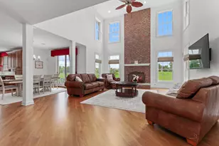 5 Hawthorn Grove Cir, Hawthorn Woods, IL 60047 - Photo 10