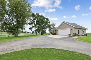 12433 Prairie Center Rd, Morrison, IL 61270 - Photo 4