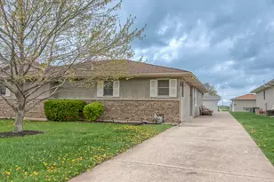 2512 Live Oak Dr, Crest Hill, IL 60403 - Photo 1