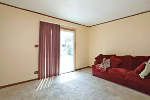 2055 Shepard Rd, Hoffman Estates, IL 60169 - Photo 10