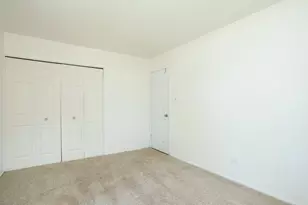 2055 Shepard Rd, Hoffman Estates, IL 60169 - Photo 16