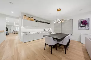1366 W Walton St, Chicago, IL 60642 - Photo 16