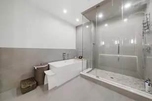 1366 W Walton St, Chicago, IL 60642 - Photo 26