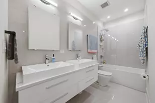 1366 W Walton St, Chicago, IL 60642 - Photo 30