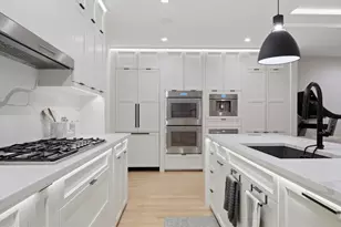 1366 W Walton St, Chicago, IL 60642 - Photo 10