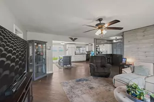 827 W Northeast Shore Dr, McHenry, IL 60051 - Photo 2