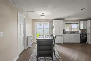 827 W Northeast Shore Dr, McHenry, IL 60051 - Photo 4