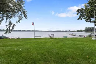 827 W Northeast Shore Dr, McHenry, IL 60051 - Photo 16