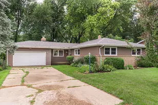 216 Fairmont Dr, Dekalb, IL 60115 - Photo 1