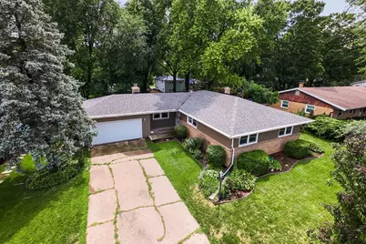 216 Fairmont Drive, Dekalb, IL 60115 - Photo 2