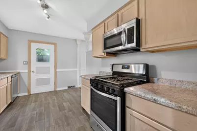 216 Fairmont Drive, Dekalb, IL 60115 - Photo 10