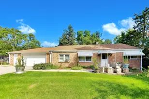 980 Kenilworth Terrace, Lake Zurich, IL 60047 - Photo 1