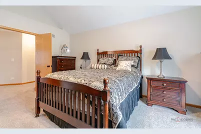 5513 Alexandria Drive, Lake in the Hills, IL 60156 - Photo 20